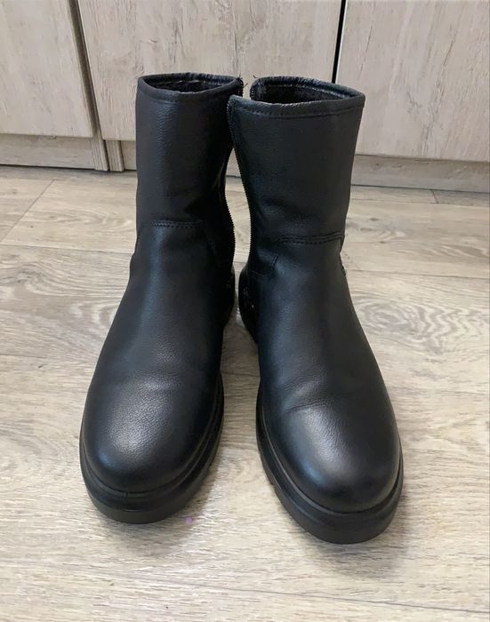 Зимові шеіряні черевики ecco  39 розміру