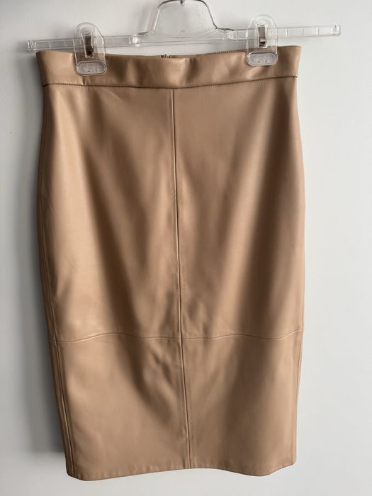 Спідниця міді з еко-шкіри бренду Reserved