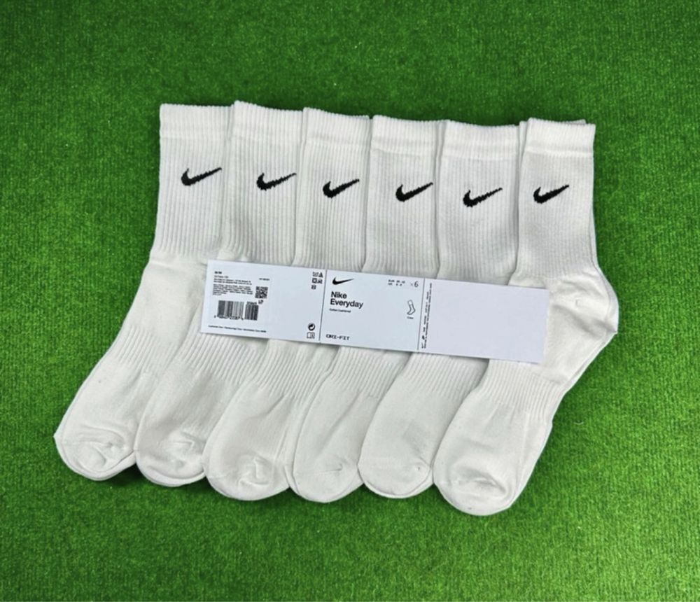 Nike Wysokie Biale czarne skarpery (4 pary)