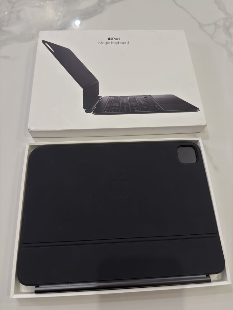 Чохол-клавіатура для планшета iPad Pro 11