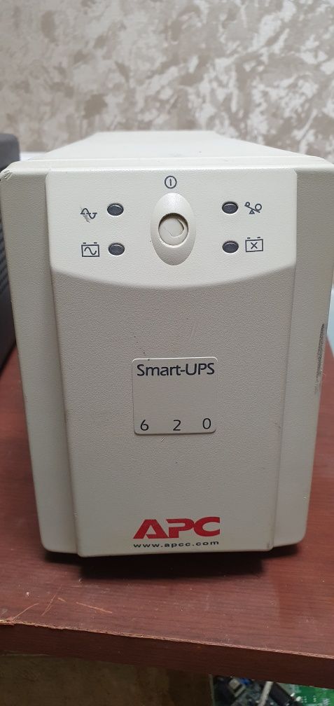 УПС Smart-Ups APC  блок бесперебойного питания со стабилизатором