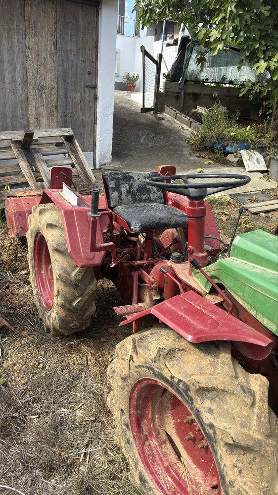 Trator pasquali 957 - Com charrua e frese