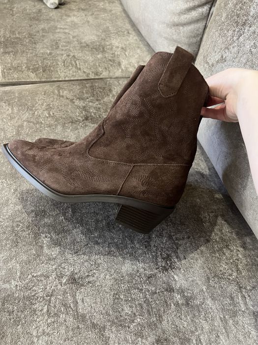 Продам козаки не підійшов розмір,