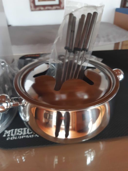 Fondue em inox sem uso