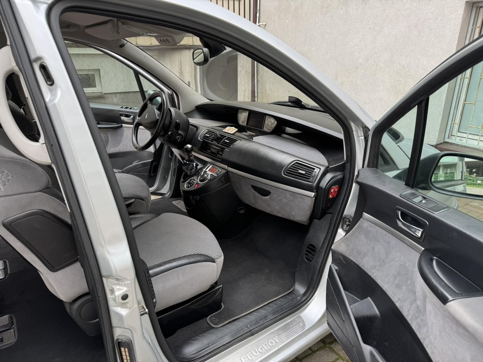 Sprzedaję samochód PEUGEOT 807