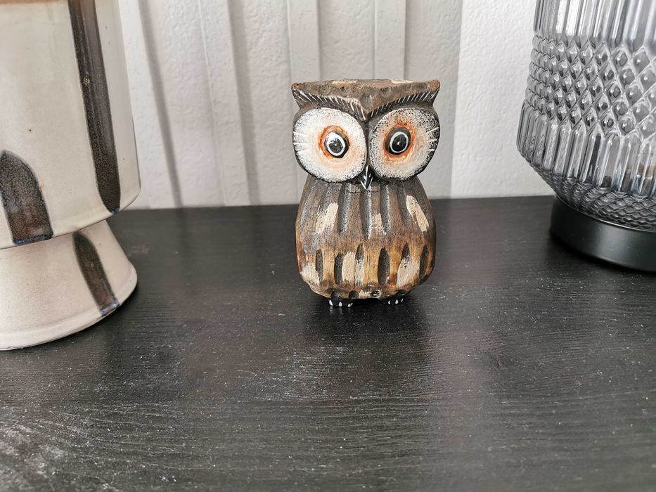Rękodzieło sowa z egzotycznego drewna