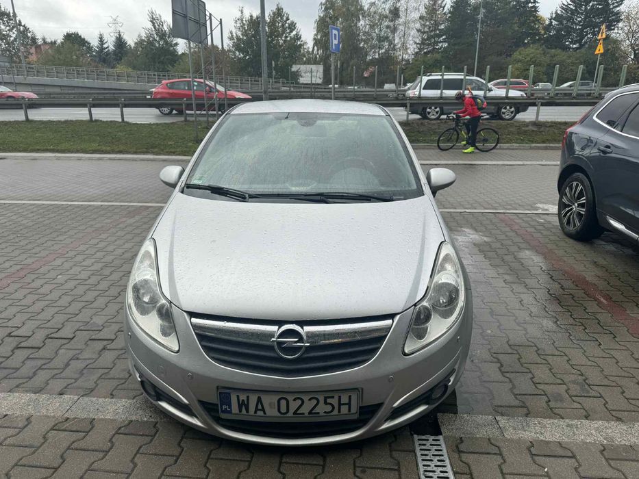 Opel Corsa niski przebieg garażowana automat