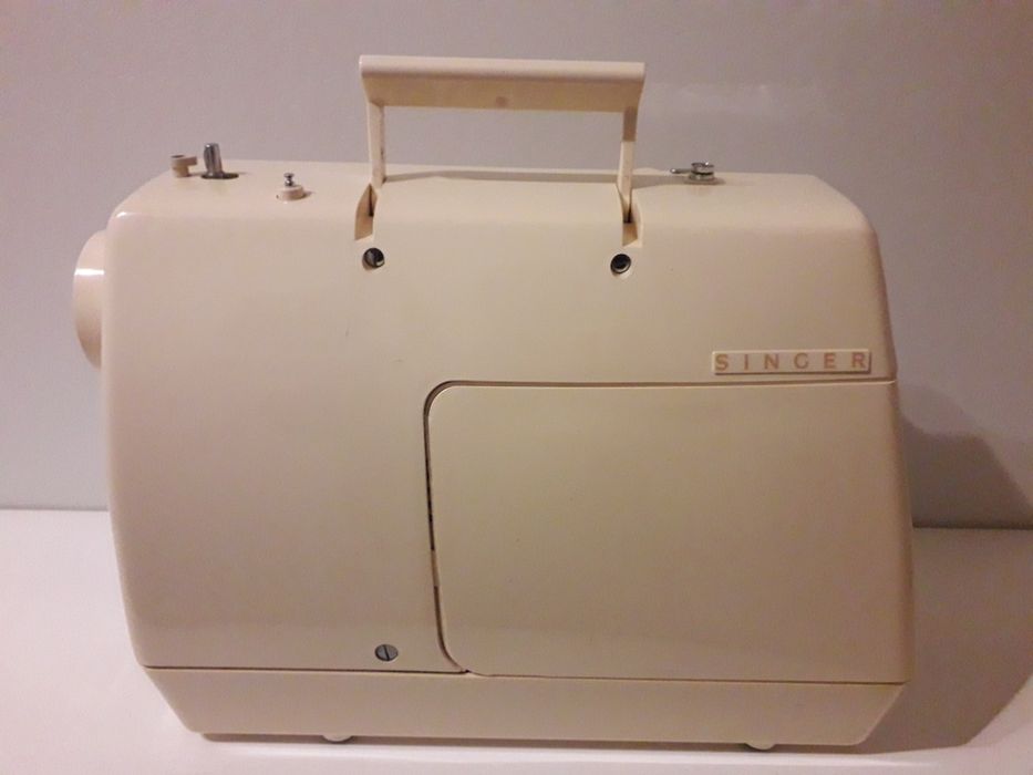 Máquina de costura Singer com avaria