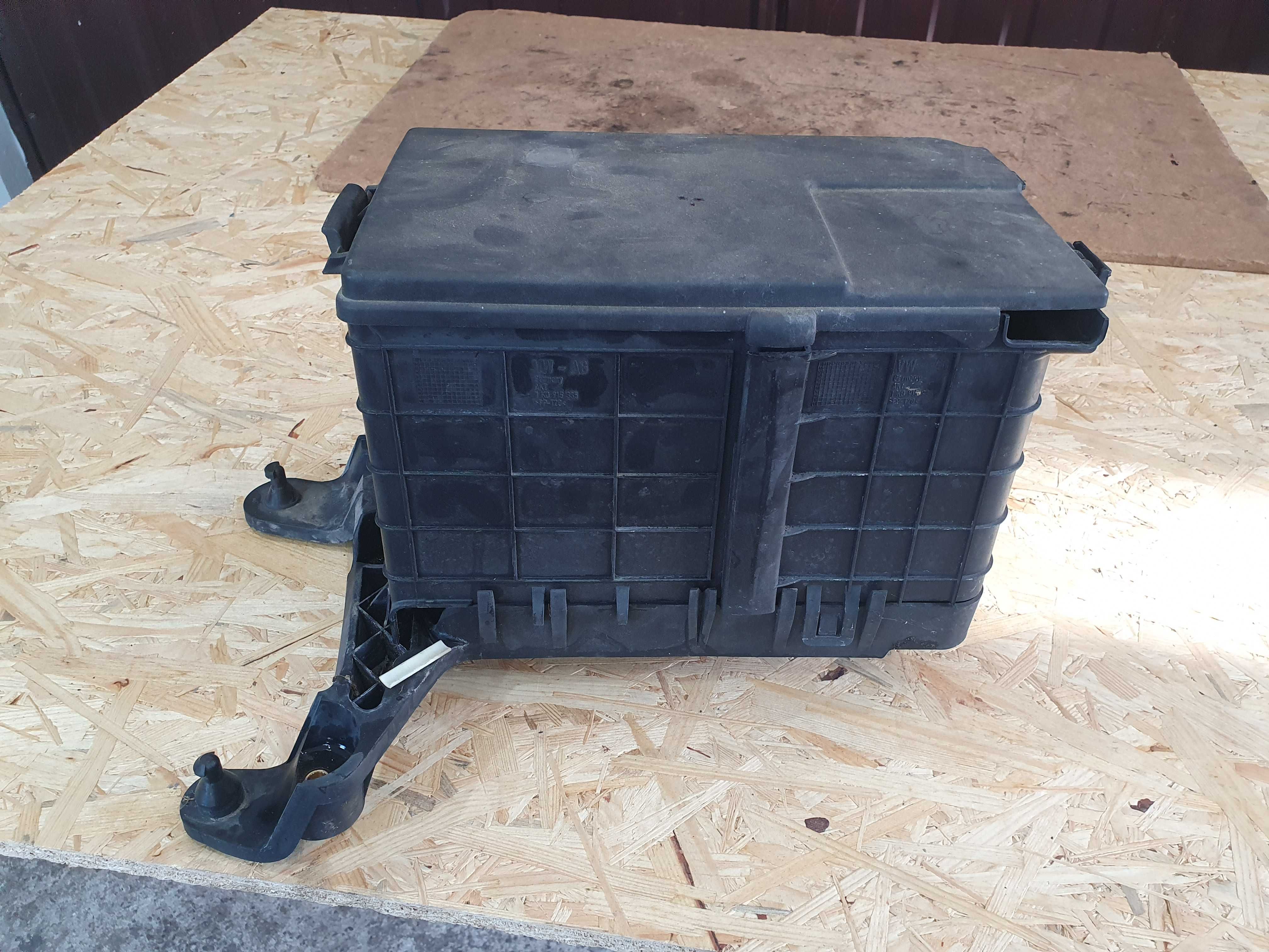 Obudowa podstawa akumulatora Audi a3 8p 1.6 BGU 05 rok kpl