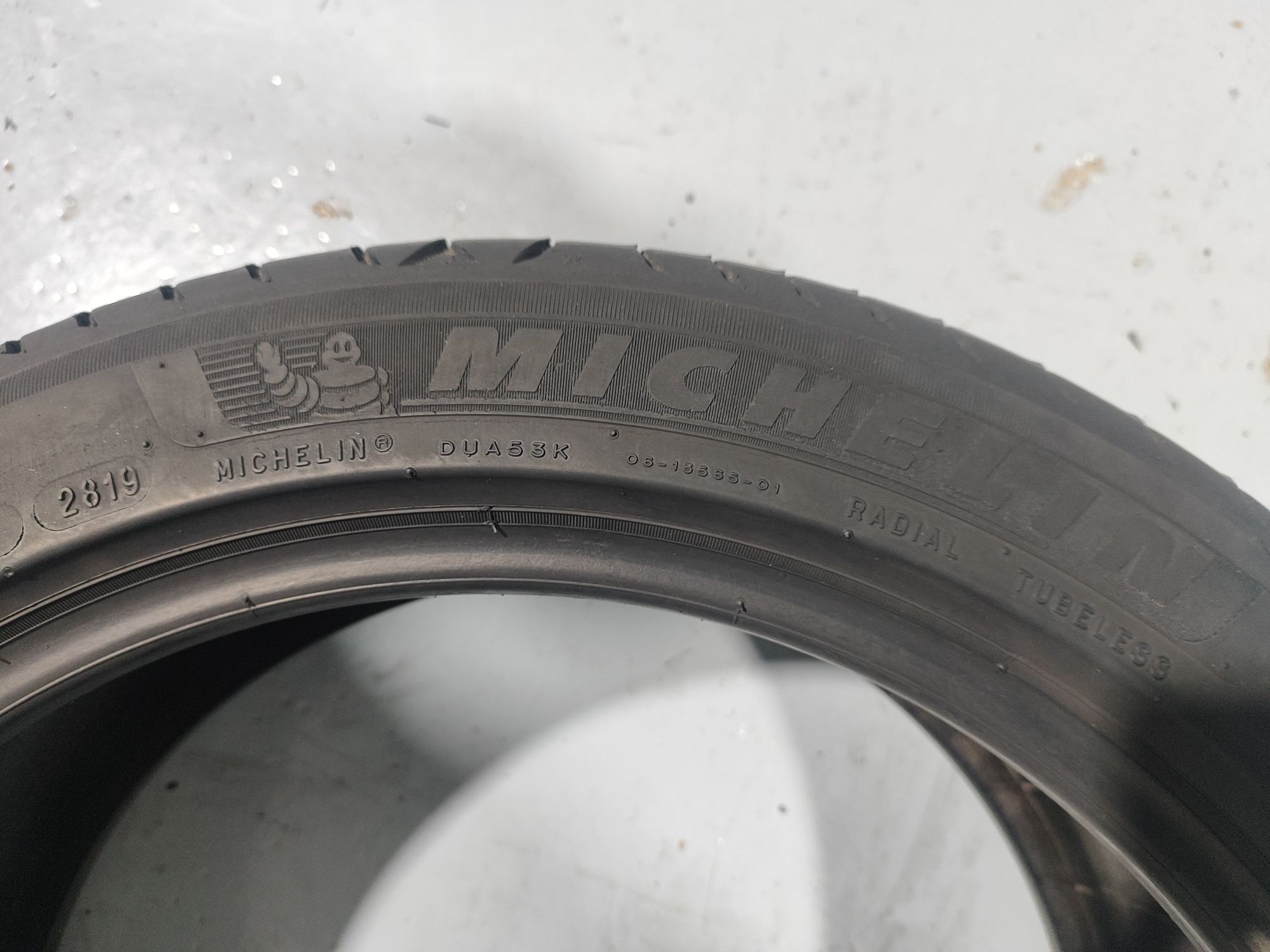 2 pneus semi novos 225-45R17 Michelin - Oferta dos Portes