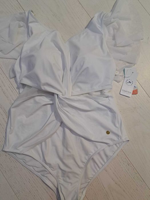 Ekskluzywny jednoczęściowy strój kąpielowy biały