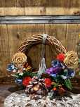 Wianek rustykalny z kwiatami i papryczkami – dekoracja handmade