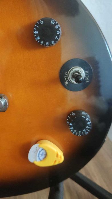 Електрогітара Ephiphone + підсилювач Marshall + гітарні дрібниці