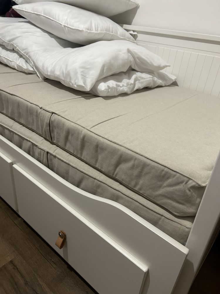 Dois colchões marca IKEA com 2 metros por 80 cms