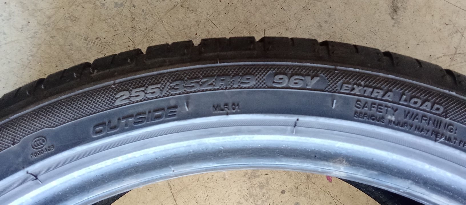 Pneus 255/35/19 Goodride
