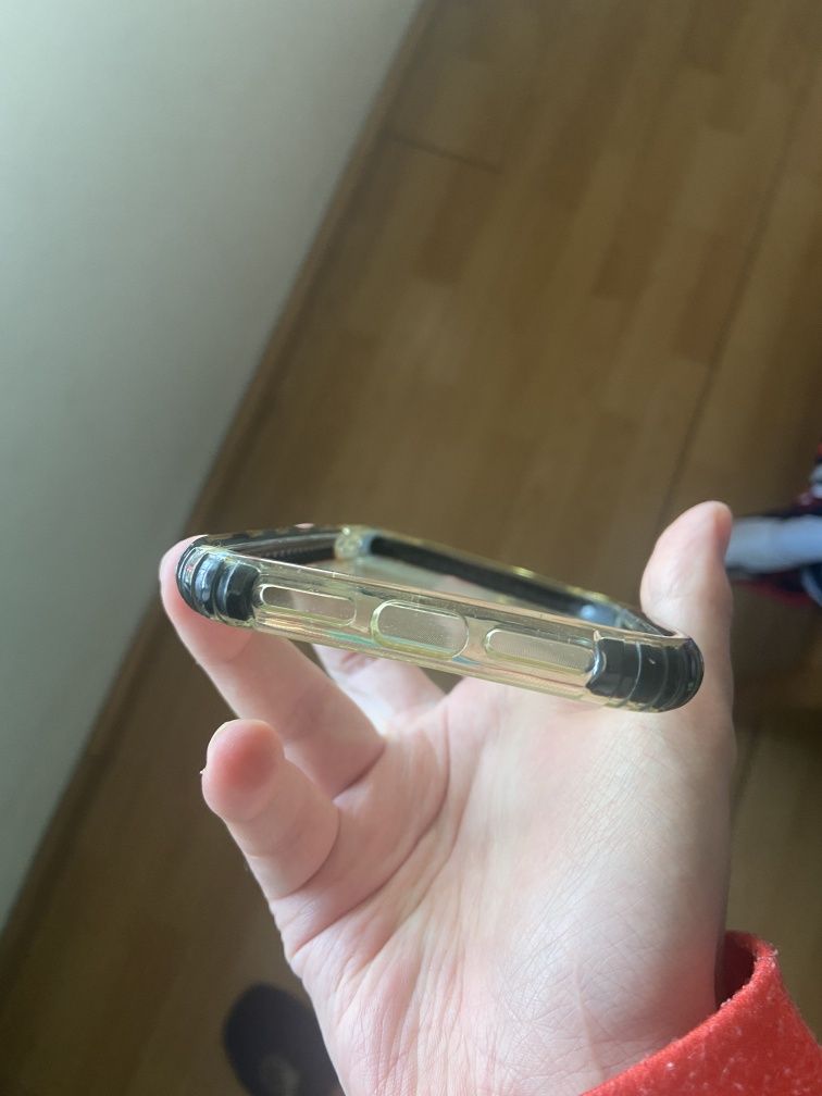 Capa preta e transparente para iPhone 11 ( Portes grátis)
 ( P