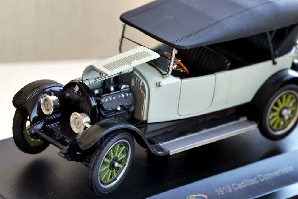 Модель Cadillac  Convertible (1919) 1:32 Signature models