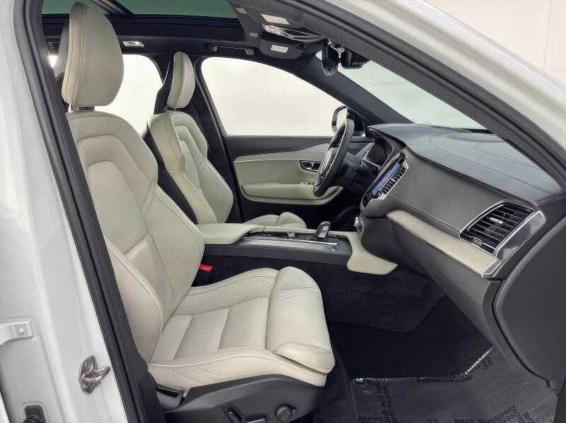 2022 Volvo XC90 Recharge T8 R-Design