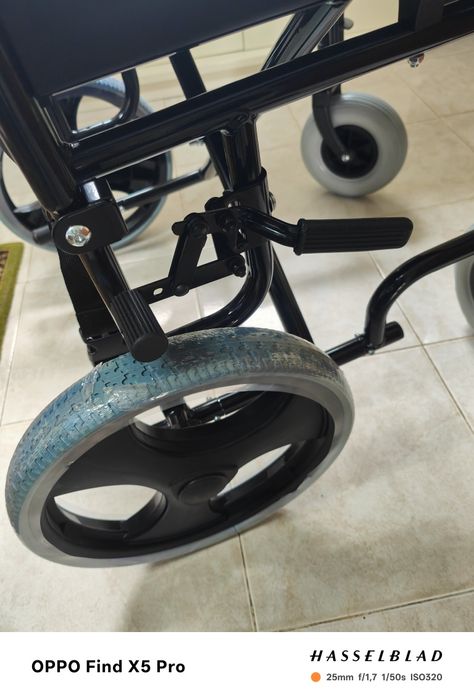 Cadeira de rodas sem uso