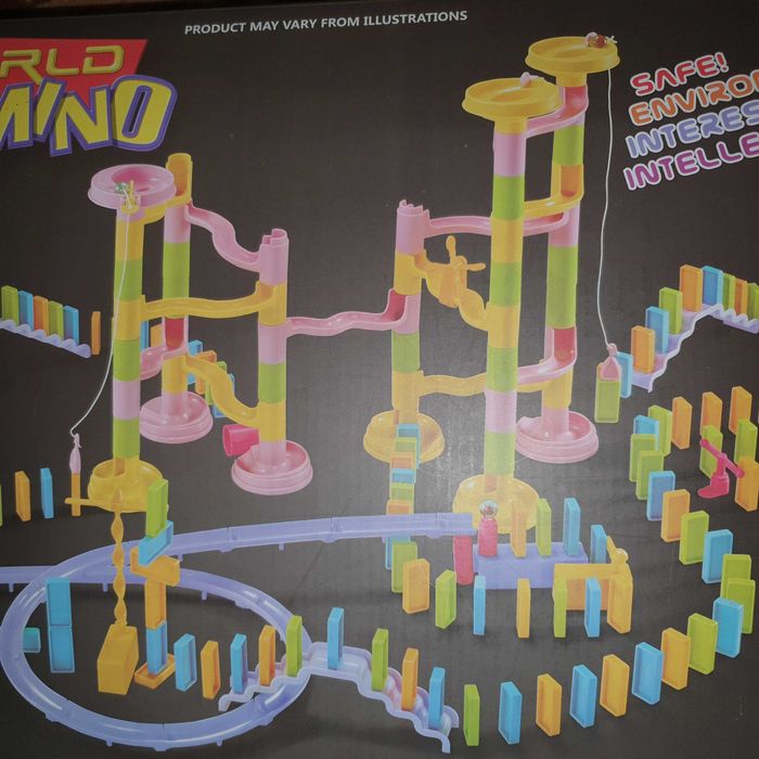 Duży tor kulkowy i domino