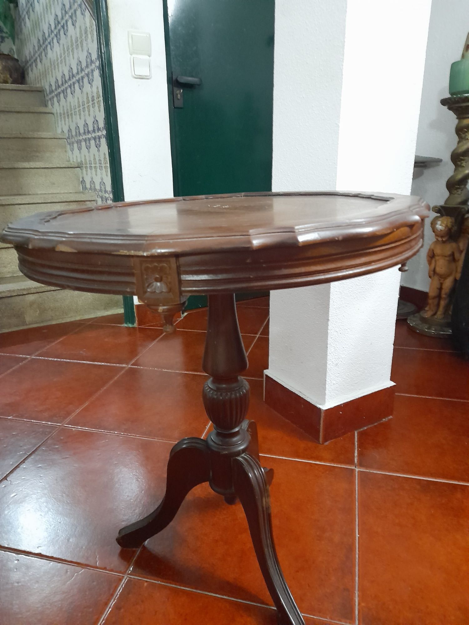 Mesa de apoio de madeira