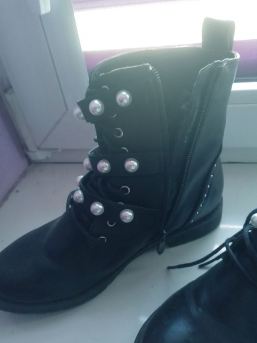 Botki 38 czarne za kostke perelki ozdobne