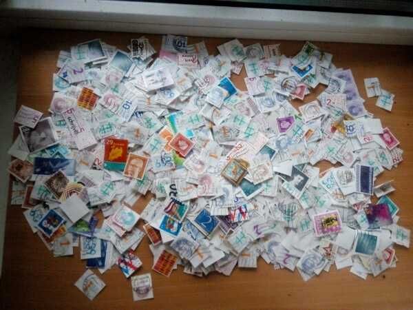 Почтовые иностранные марки +- 1000 шт. Почтовые марки Нидерландов.