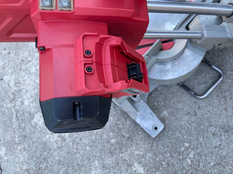 Milwaukee M18 SMS216/пила торцювальна акумуляторна мілвоке 18в