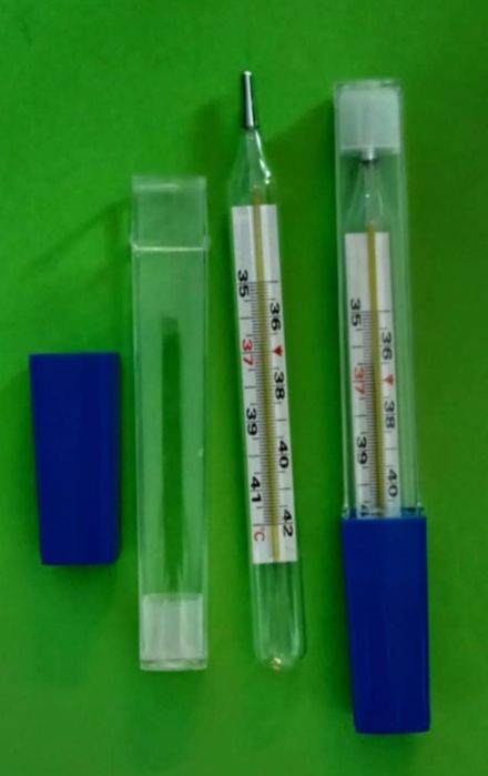 2 szklane termometry.