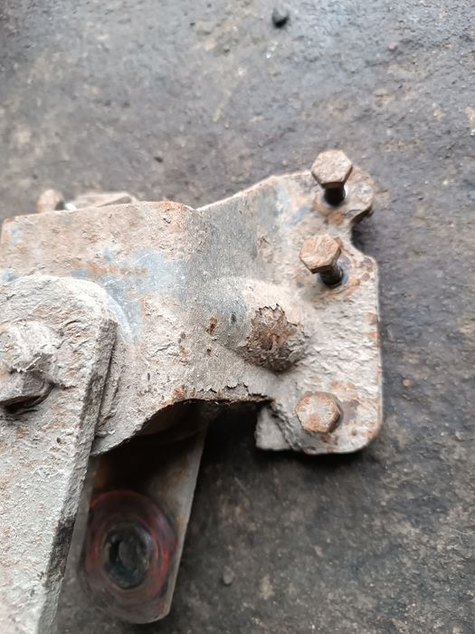 Mocowanie resora Iveco daily III 65c kompletne śruby