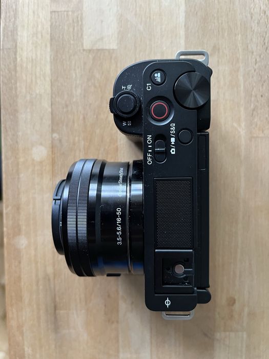 Duży zestaw vlog SONY ZV-E10LBD statyw, mikrofon, torba, klatka