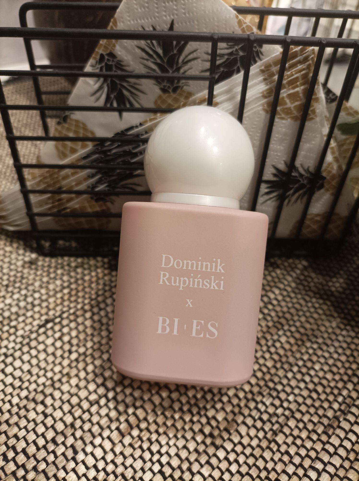 Perfum różowy Dominik Rupiński