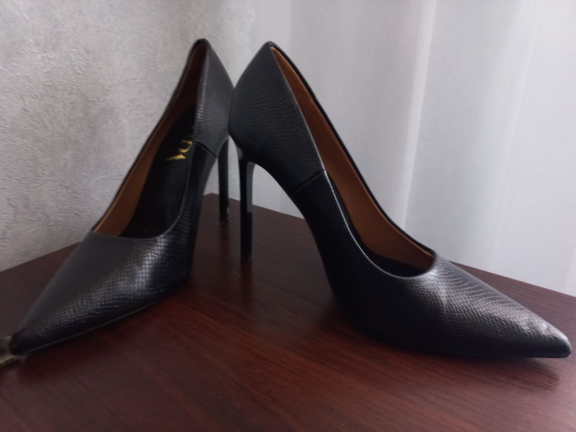 Продам туфлі Zara 37розмір