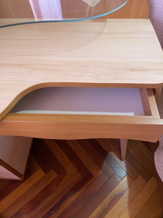 Туалетний столик з дзеркалом та 2 тумби