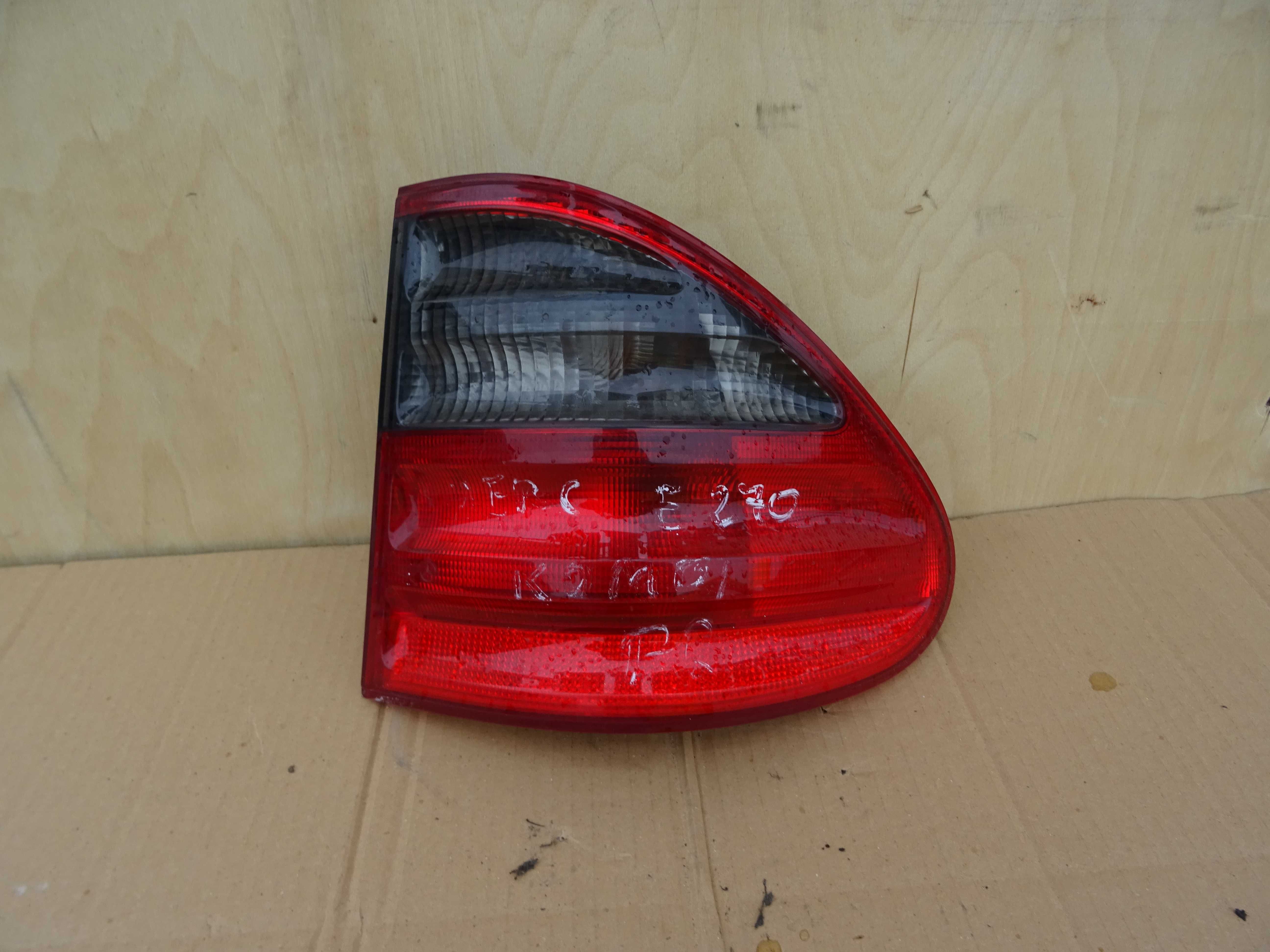 Lampa Prawa Tył Mercedes E270 W210 Kombi