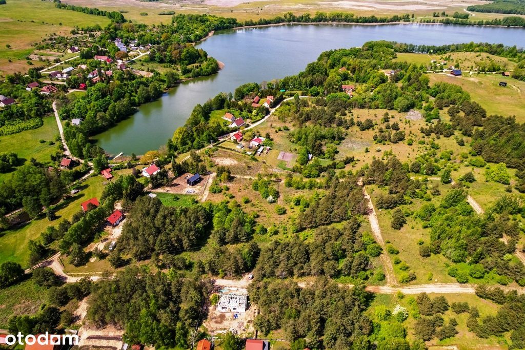 Piękne działki w otoczeniu krzewów z dostępem do jeziora Buwełno