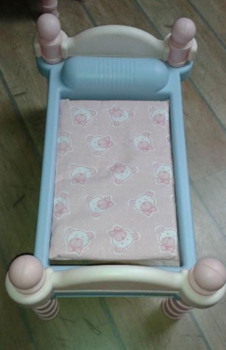 Mebelki meble dla lalek lalki maskotek - łóżeczko, toaletka, krzesełko