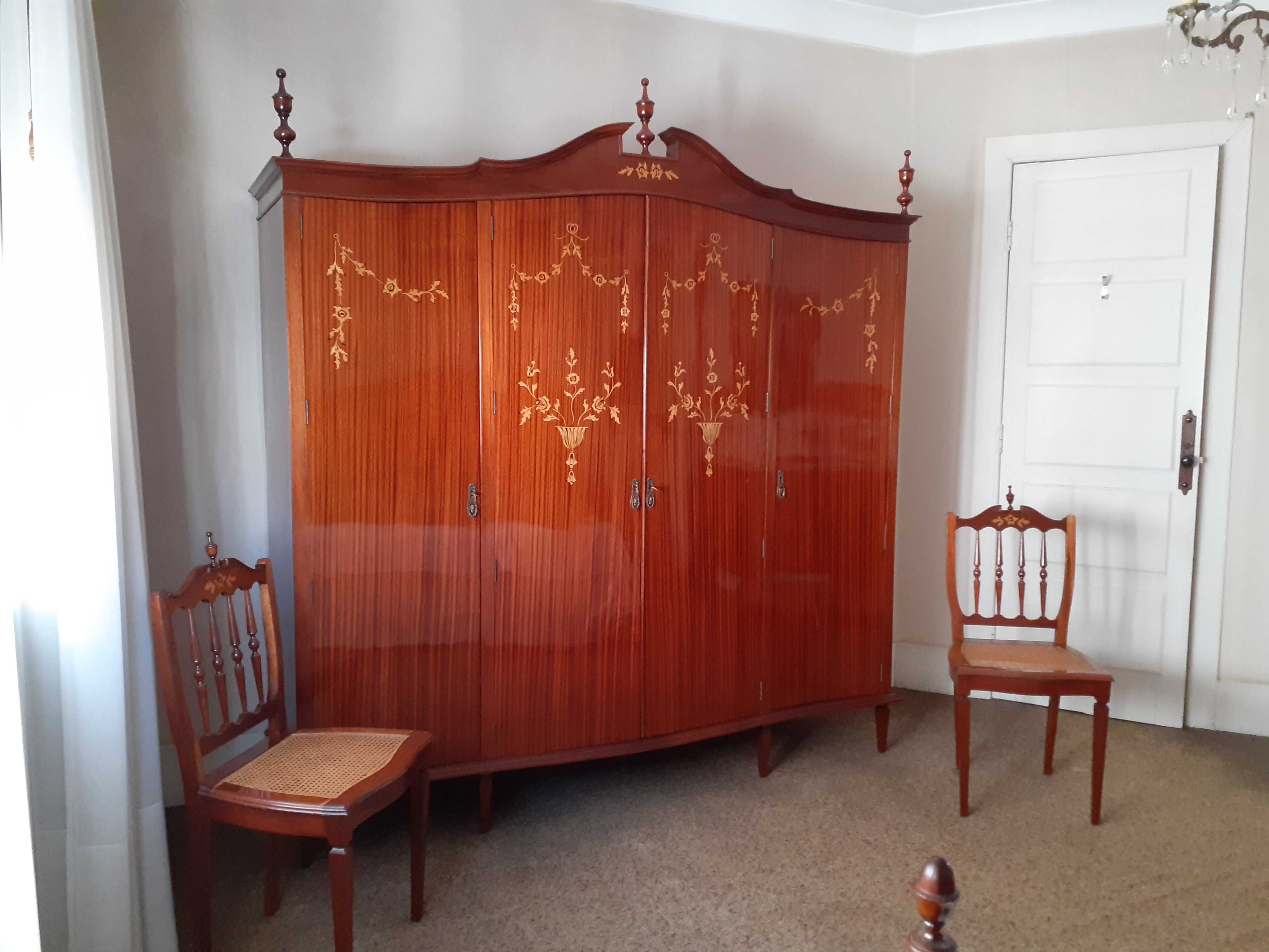 Mobília de quarto estilo D. Maria