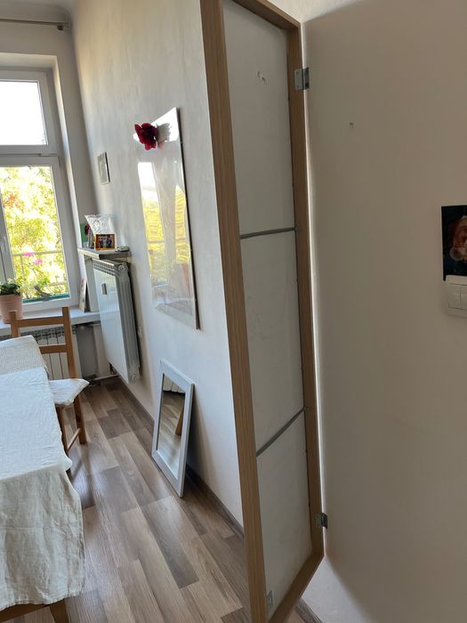 Piękne lustra 160cm/40 odchylane od ściany.