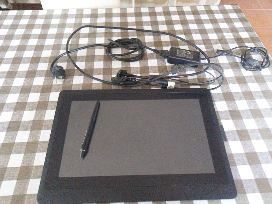 Mesa digitalizadora cintiq 16 (negociável)