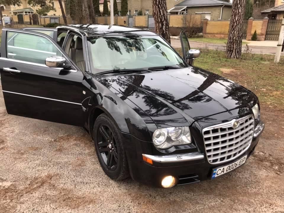 Автомобіль Chrysler 300C