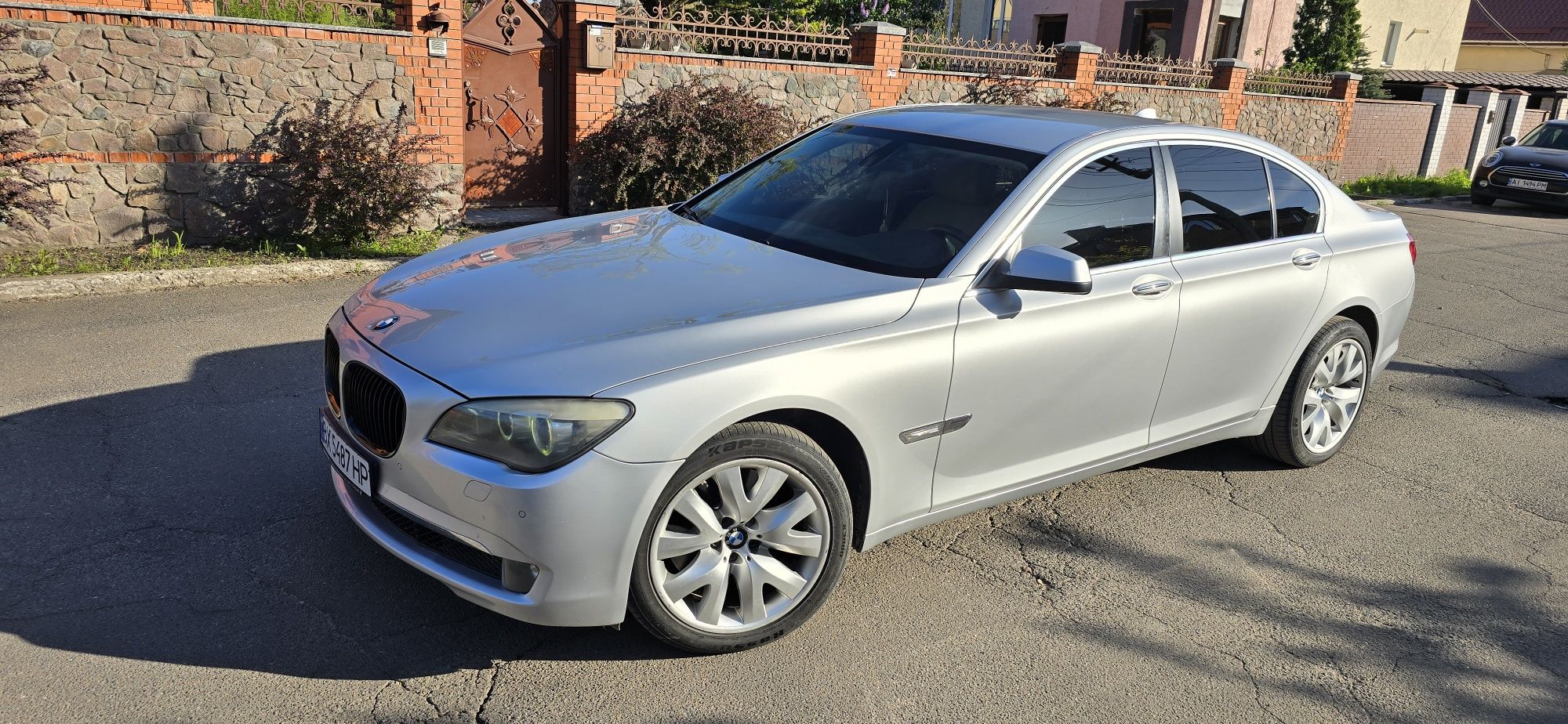 Продам BMW-7  740i