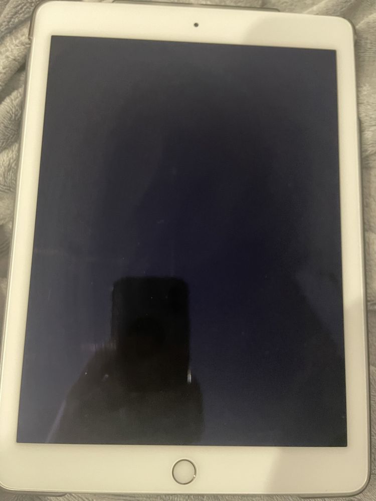 Продам Apple Aipad Air 2 (2020)- 64 GB- LTE