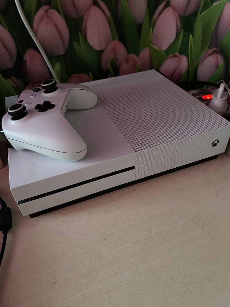 Продам Xbox One S 1TB в гарному стані