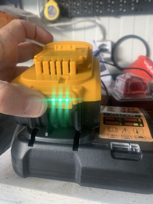 Carregador + bateria Dewalt XR