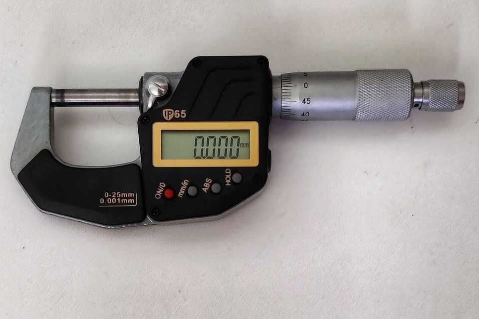Mikrometr elektroniczny 0-25 mm 0,001