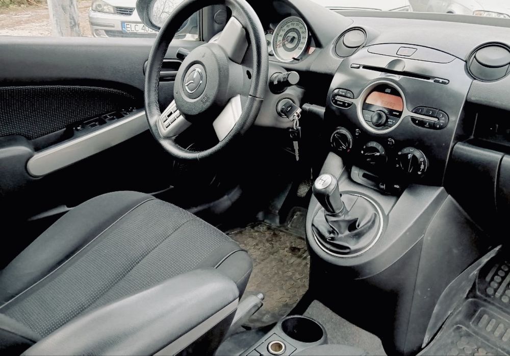 Mazda 2 bdb stan ładna sprawna klima grzane fotele