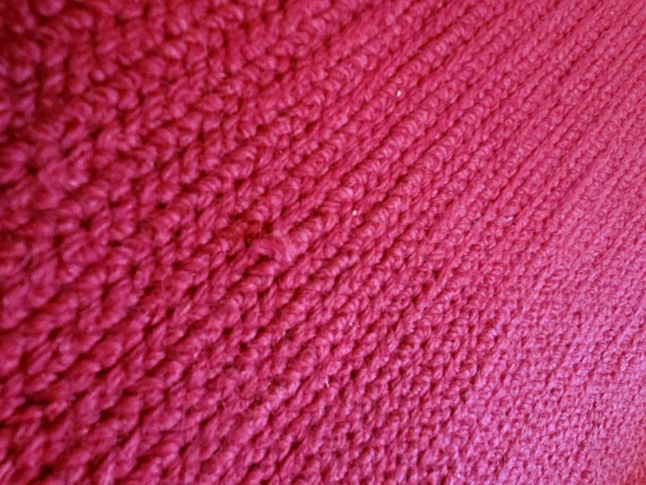 Tapete vermelho escuro /bordeaux em otimo estado
