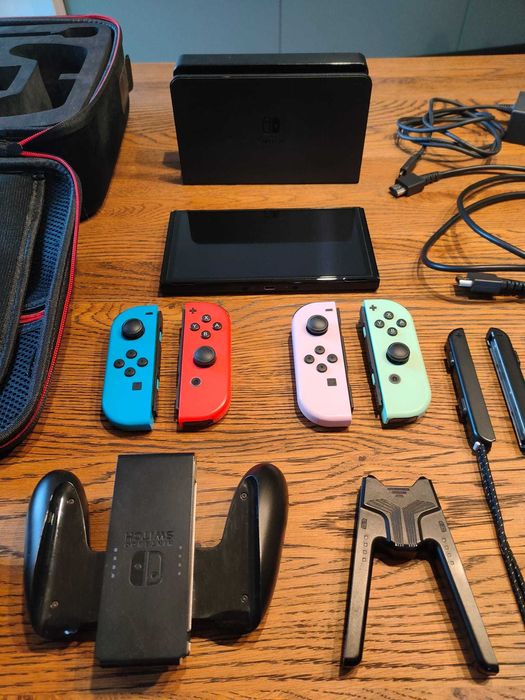 Nintendo Switch OLED + 2x Joy-Con + Gratisy