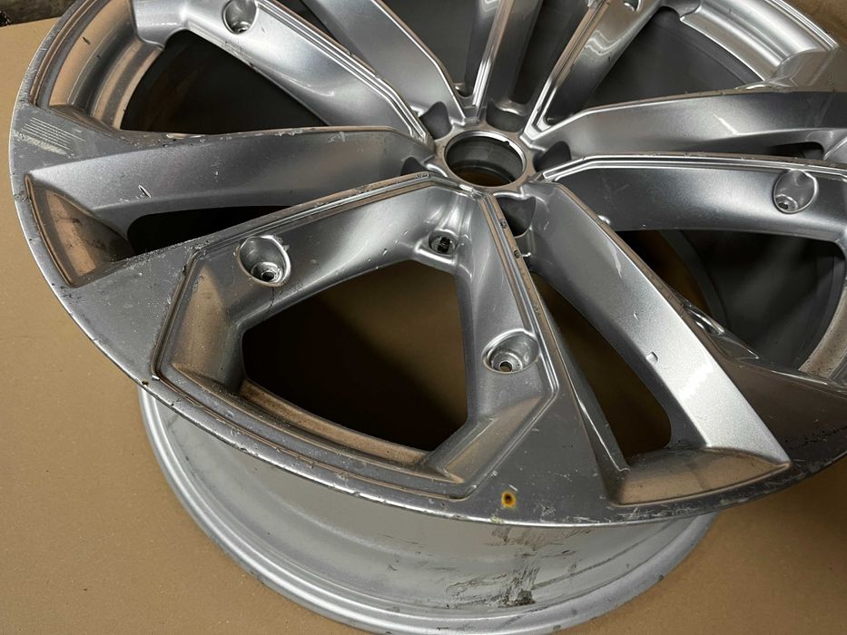 Felga AUDI Q8 SQ8 4M8.601.025AN 10Jx22 ET21 5x112